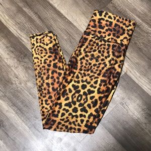 Tiki leggings size large